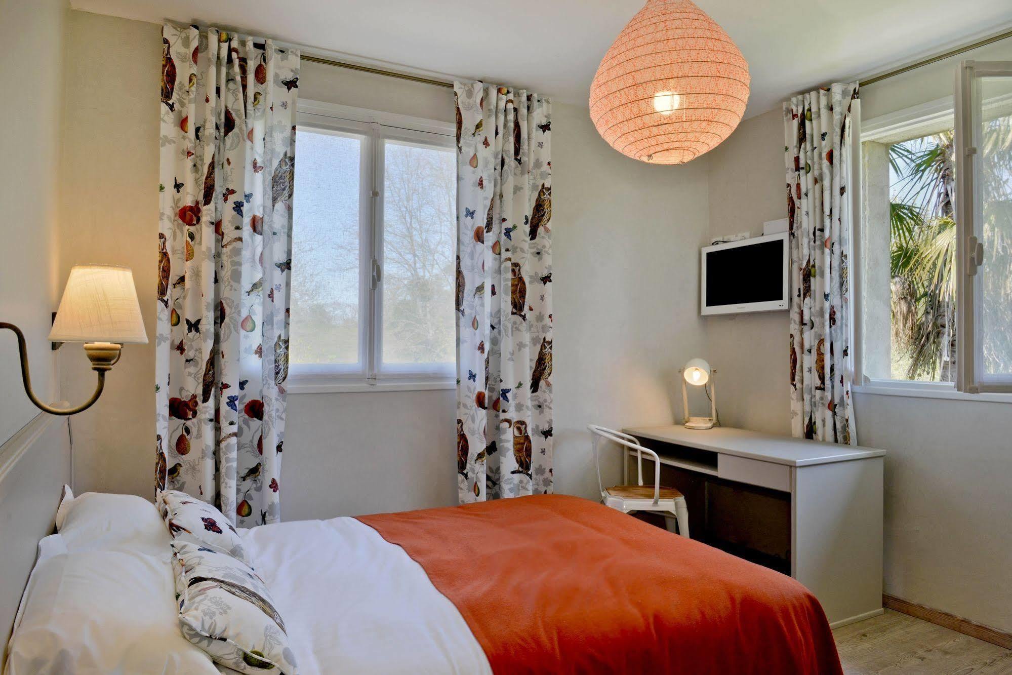 Hotel Les Bains De Secours Sévignacq-Meyracq Exteriör bild
